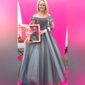 Elegant Off-Shoulder Gray Tulle Evening Dress with Floral Appliqué
